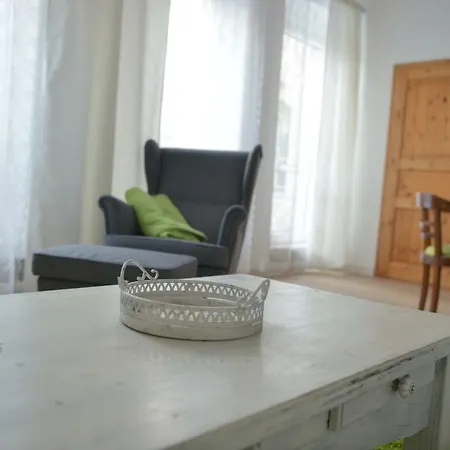 Paulick I Zentrales Altstadt I Garten Terrasse Grill I 2 Schlafzimmer Apartman *